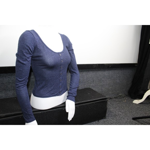 HOLLISTER LONG SLEEVE SHIRT SIZE (s) - Picture 3 of 5